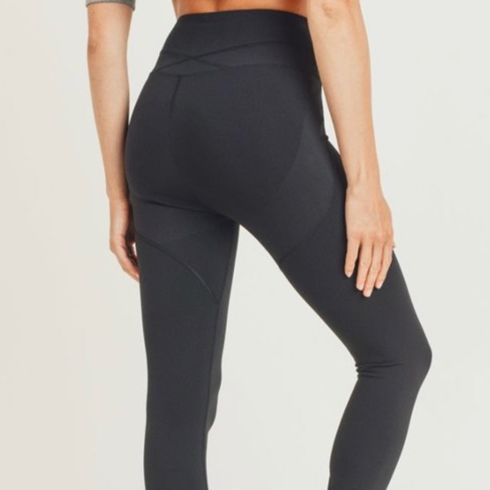🆕 Boutique Mono B Black Butt Sculpting Leggings.
